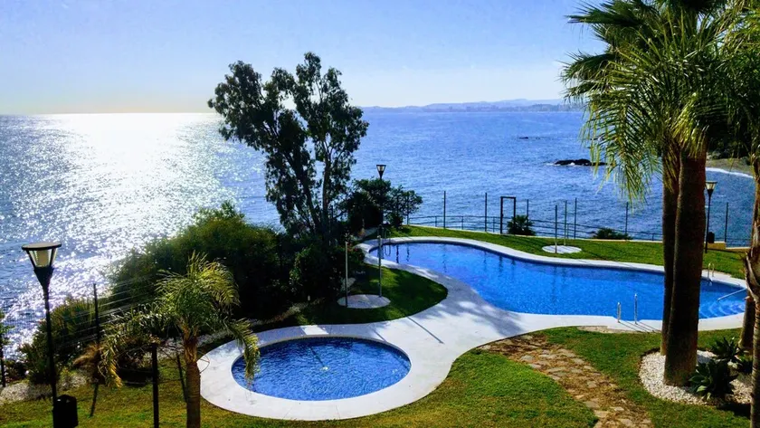 Relax in front of the sea. Come and enjoy the winter - Image 1