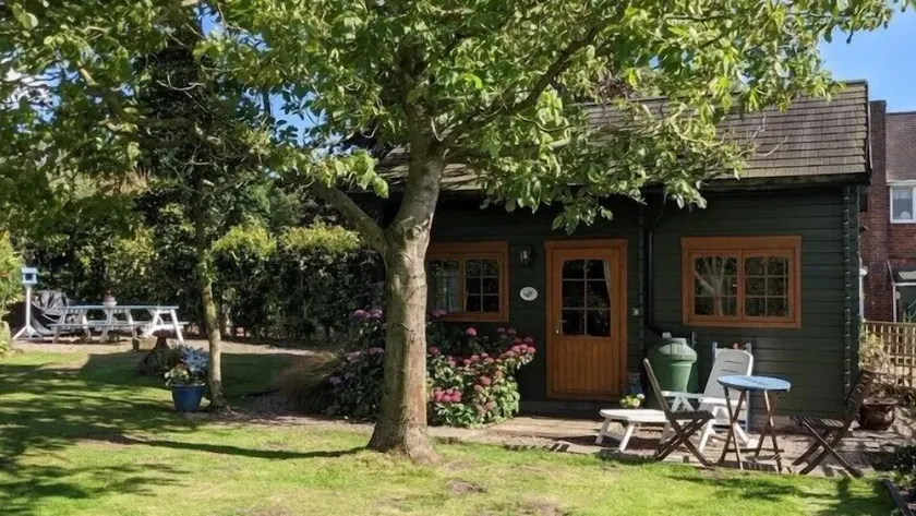 Cosy Cottage With Beautiful Garden In Shrewsbury - Image 1