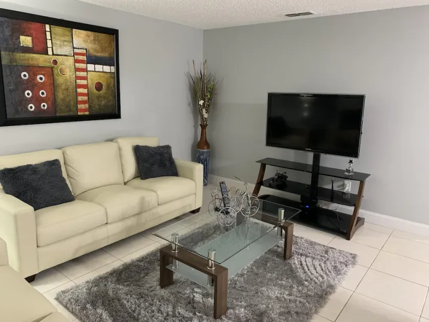 Tampa Vacation Home 7 minutes to BUSCH GARDENS - Image 1