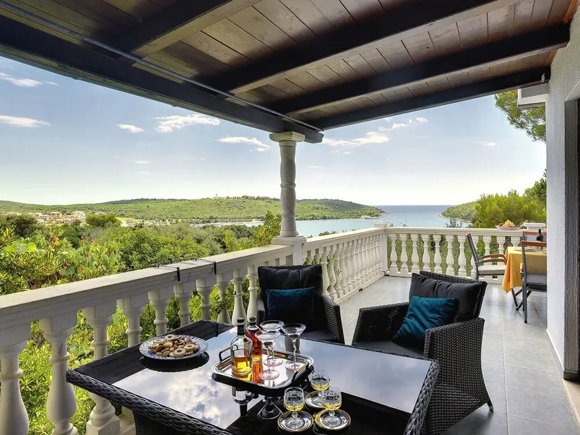 Holiday House for 14 Persons with Private Pool near Beach & Pula - Image 1