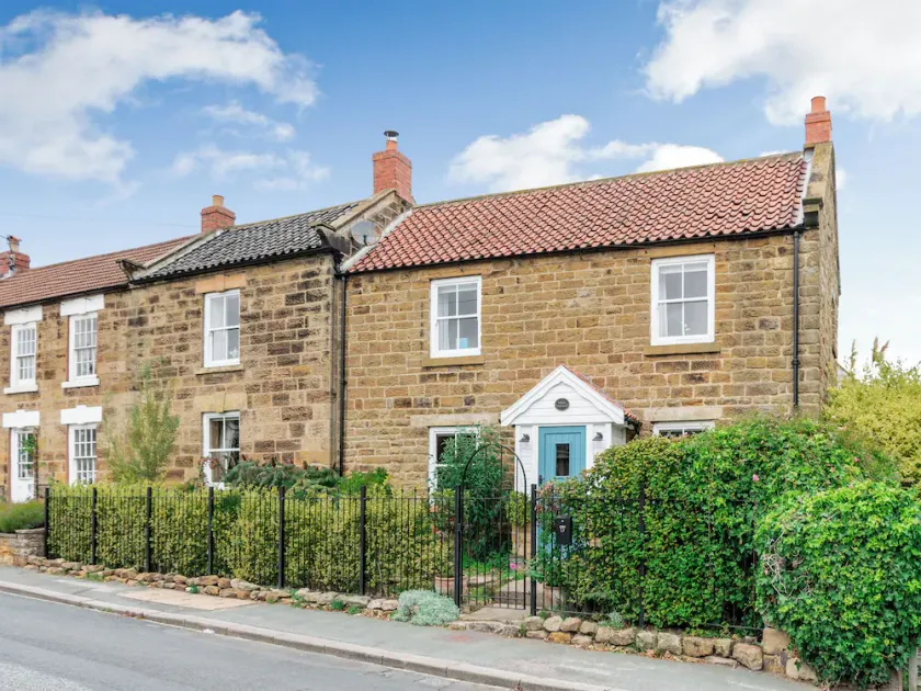 3 bedroom accommodation in Burniston, near Scarborough - Image 1