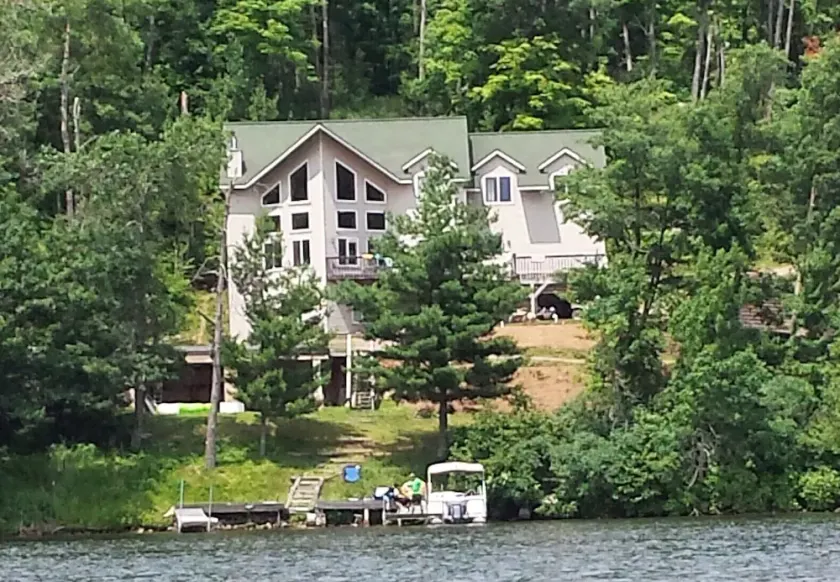 Eagle View Retreat am Long Lake, großes Ferienhaus für Familien und Sportler - Image 1