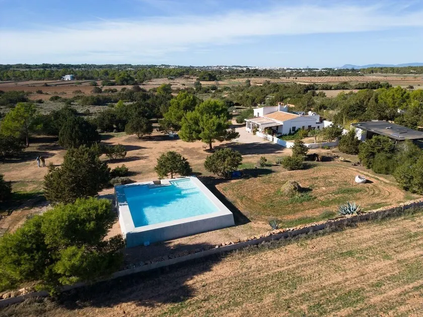 Jolie maison avec piscine dans un quartier calme. - Image 1