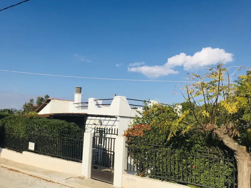 Villa Mare Loutraki,quiet Villa in Nature, two steps to the beach&private garden - Image 1