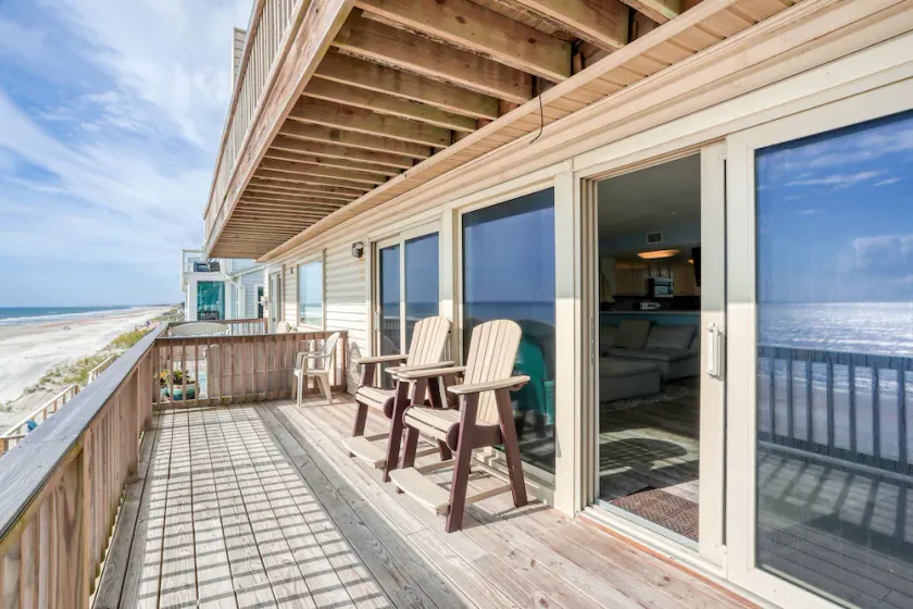 Beachfront getaway with ocean views, washer/dryer & AC - snowbirds welcome - Image 1