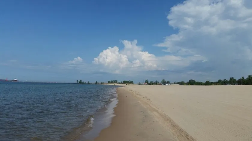 Perfect location! Family friendly 4 Bedroom home - 5 minute walk to the beach! - Image 1