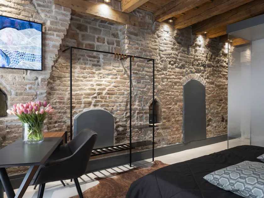 OFFICINE CAVOUR Casa dei Leoni  - Image 1