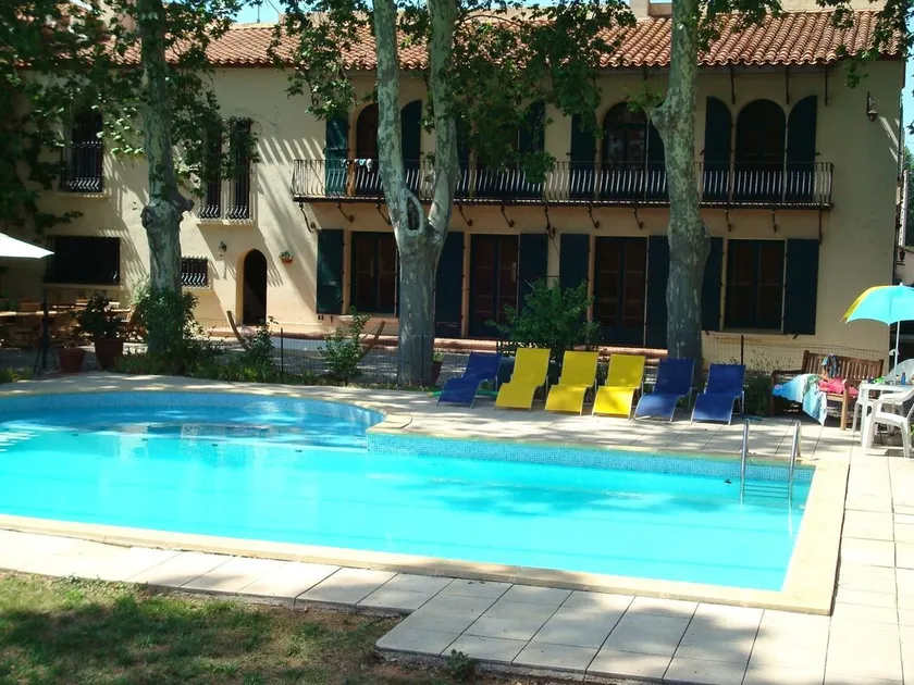 Catalansk bondegård med pool og have - Image 1