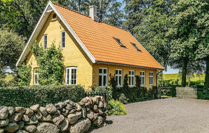 Stunning apartment in Aakirkeby - Image 1