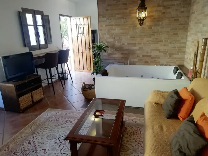 STUDIO ROMANTICO IN SPLENDIDA VILLA SUL FIUME VICINO AL MARE - Image 1