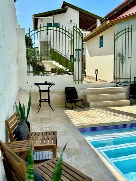 2 bedroom Villa with Pool and Stunning Ocean Views. - Image 1