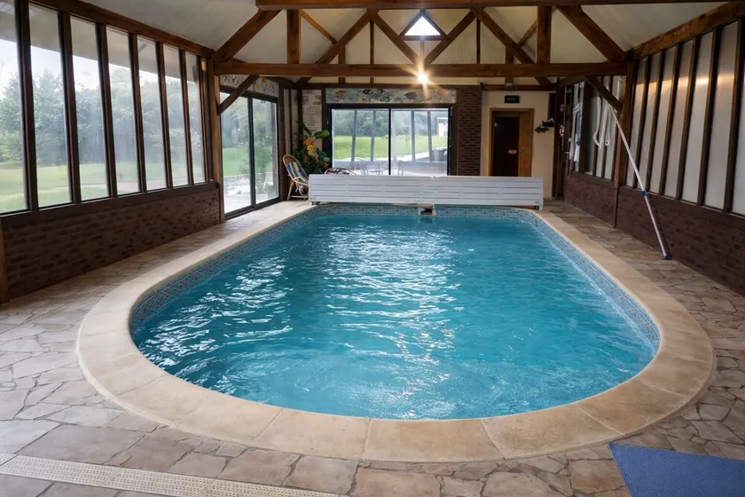 Charmosa casa com piscina, sauna, jacuzzi e grande parque - Image 1