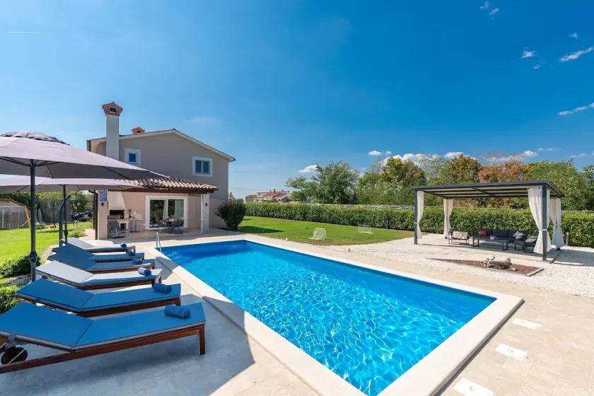 Holiday House Brig - Image 1