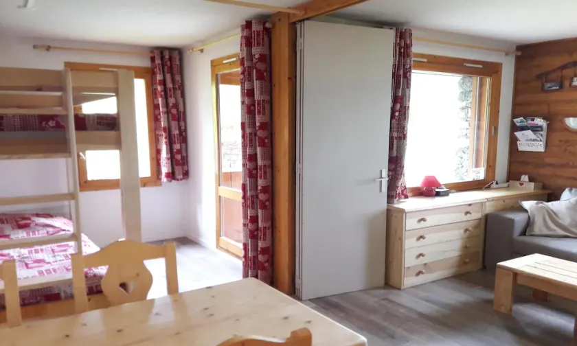 3 * appt, 5 people in the heart of the resort, open to hikers out of season - Image 1