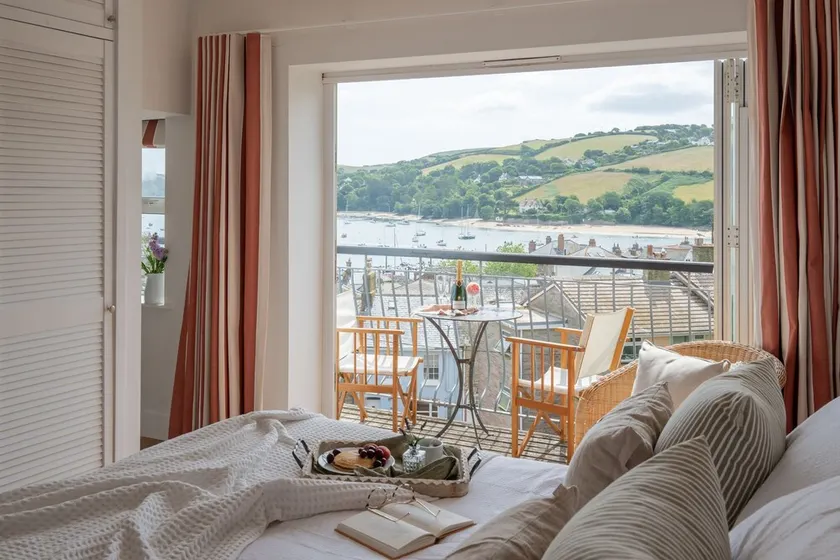 1 Cliftonville -  a duplex apartment that sleeps 6 guests  in 3 bedrooms - Image 1