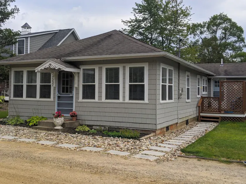 Remodeled 3 bedroom - perfect location for beach trips and beautiful sunsets - Image 1