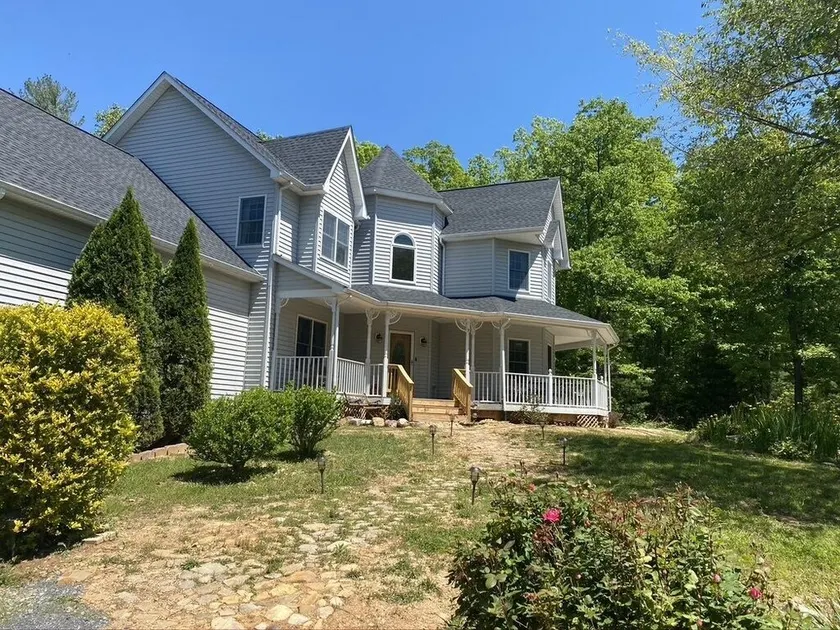 Private 10 acres with Blue Ridge Mountain Views! Enjoy any season RIGHT here! - Image 1