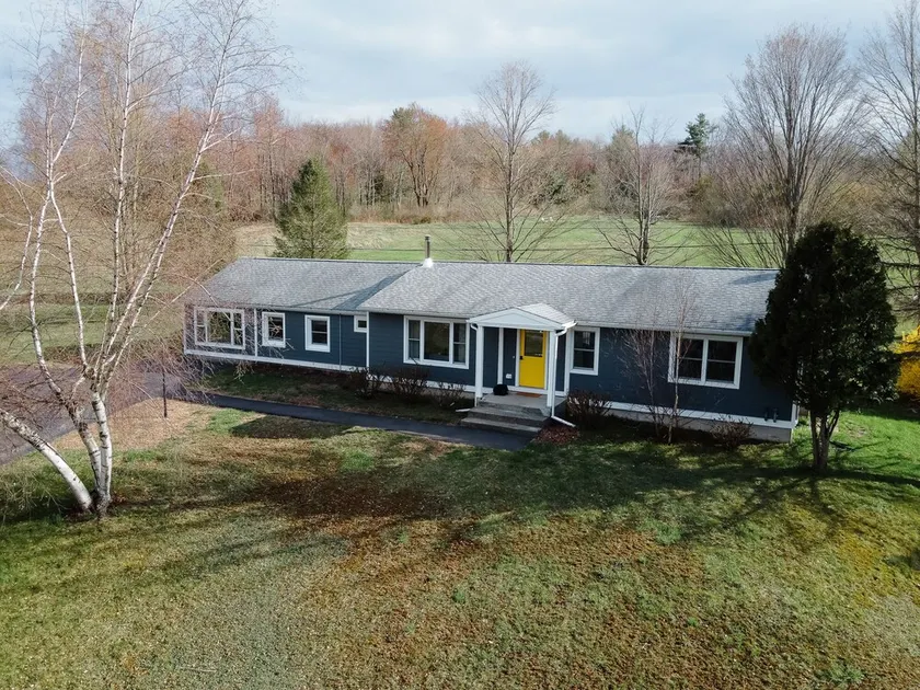 Newly Renovated \"Yellow Door Ranch\" on 7 acres sleeps 10 - Image 1