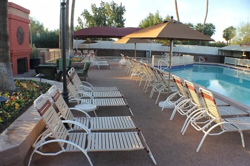Camelback Tranquil Studio w Pool for Family Getaway - Image 1