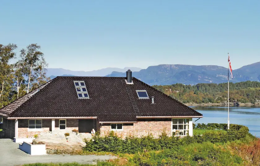 3 Bedroom Luxurious Home In Lundegrend - Image 1