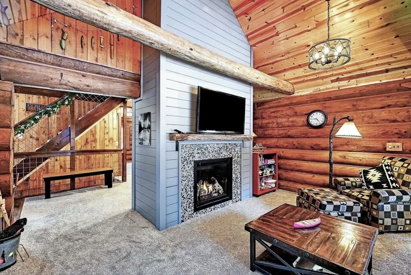 Family Log Cabin - Lake, Golf, Pool, Hike, Ski-ATV & Game Room - Northwoods WI - Image 1