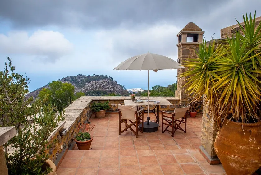 SMARAGDA ART COUNTRY HOUSE a lovers nest or family resort, spectacular sea views - Image 1