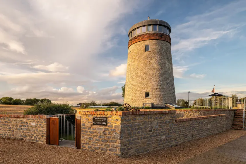 Historisk vindmølle med panoramaudsigt, perfekt tilflugtssted for to - Image 1