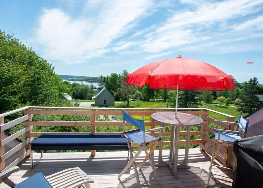 Guest Manse “Carriage House” with Harbor Views - Image 1