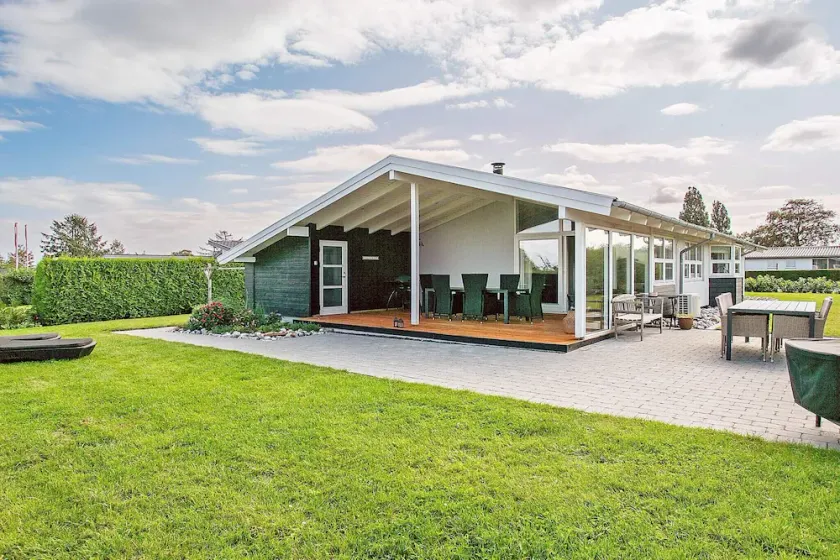 Holiday home with Baring Vig view - Image 1