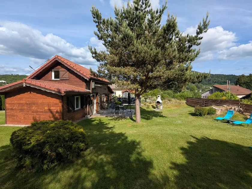 Gemütliches Holz-Chalet mit Terrasse, WLAN & Parkplatz in der Nähe von Wander- und Radwegen - Image 1
