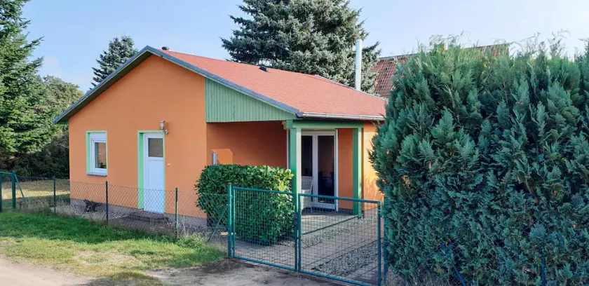 House - small cottage on the sidelines - Image 1