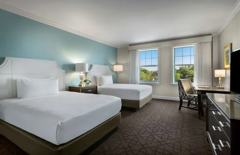 Minutes away from Missouri Botanical Garden! 4 Spacious Rooms, Pet-Friendly - Image 1