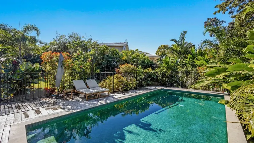 Spacious & Peaceful Family Home -11 Gossamer Court, Marcus Beach - Image 1