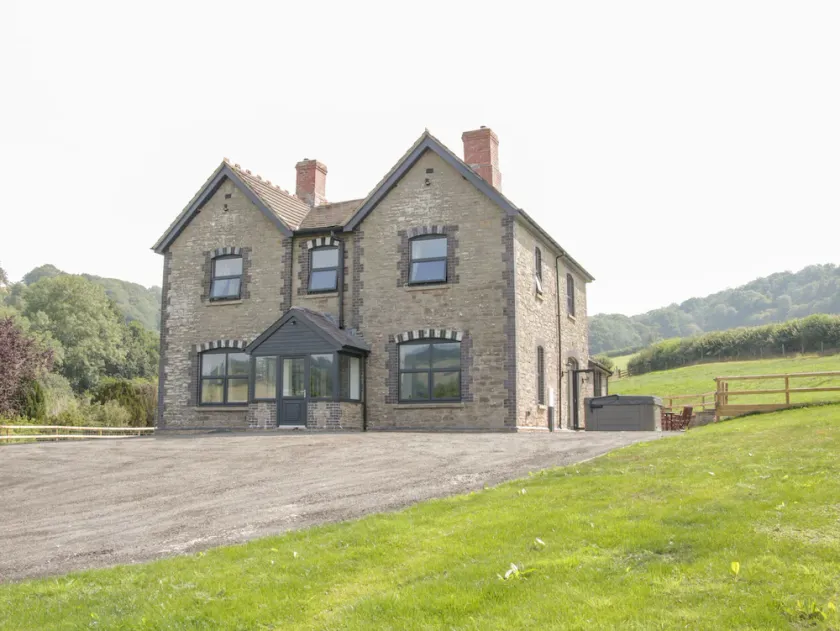 THE FARM, family friendly, luxury holiday cottage in Presteigne - Image 1