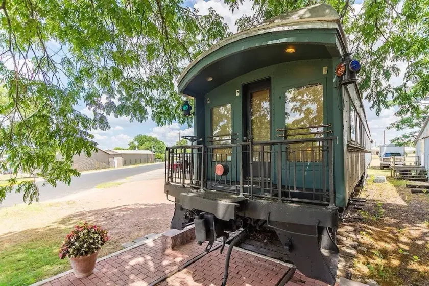 1894 Private Pullman Palace Ca 1 Bedroom Apts by Redawning - Image 1