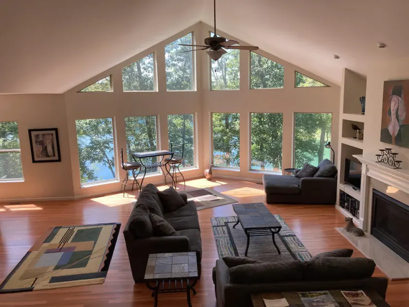 Spectacular Innsbrook House on Alpine Lake - Image 1