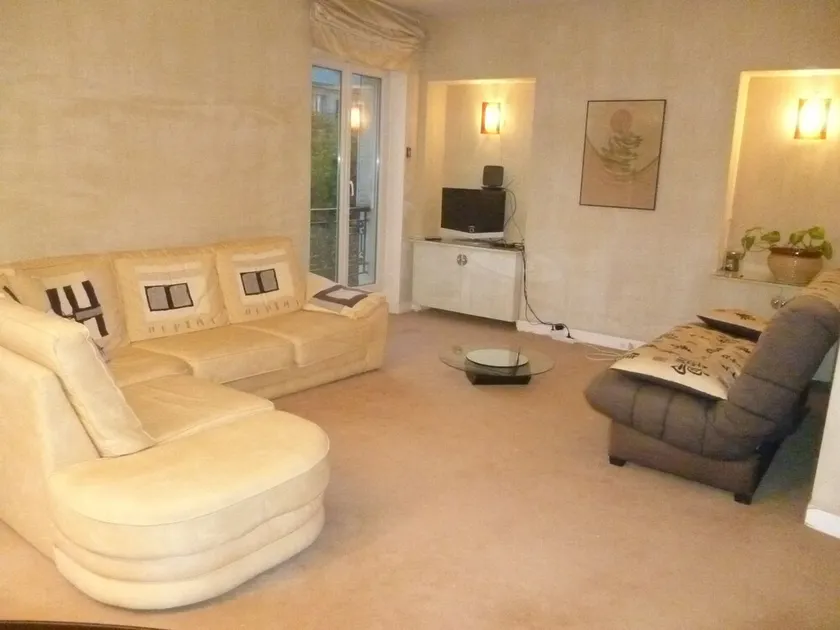 Voltaire. 62m2 apartment with parking. - Image 1