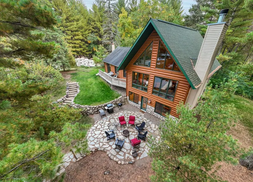 Sleeps up to 14. Stunning and spacious log cabin within 30 min of Brainerd. - Image 1