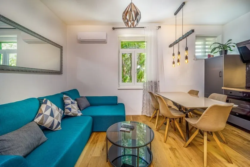 4*Flat in the Heart of the City, Onsite parking, Wifi - Image 1