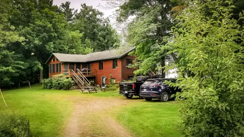 Cozy retreat on TWO Lakes for the price of one! 4 beds 3 baths + sauna - Image 1