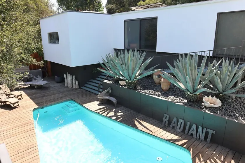 Mid-Century Modern, Zen Hideaway Hillside Hem W / Privat Se - Image 1