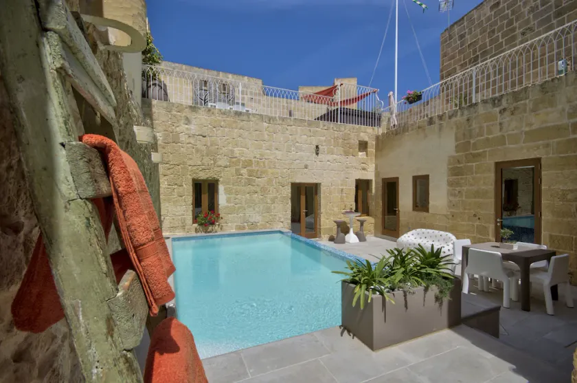 Casa de carácter de Ta Rozamari, recientemente renovada, con piscina y bañera de hidromasaje - Image 1