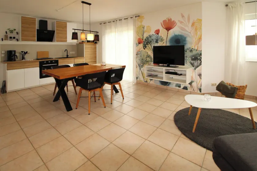 Appartement (75qm) avec 2 chambres, cuisine et terrasse plein sud - Image 1