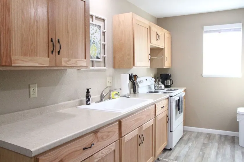 Peaceful and beautiful 2 bedroom 1 bathroom condo with full kitchen. - Image 1