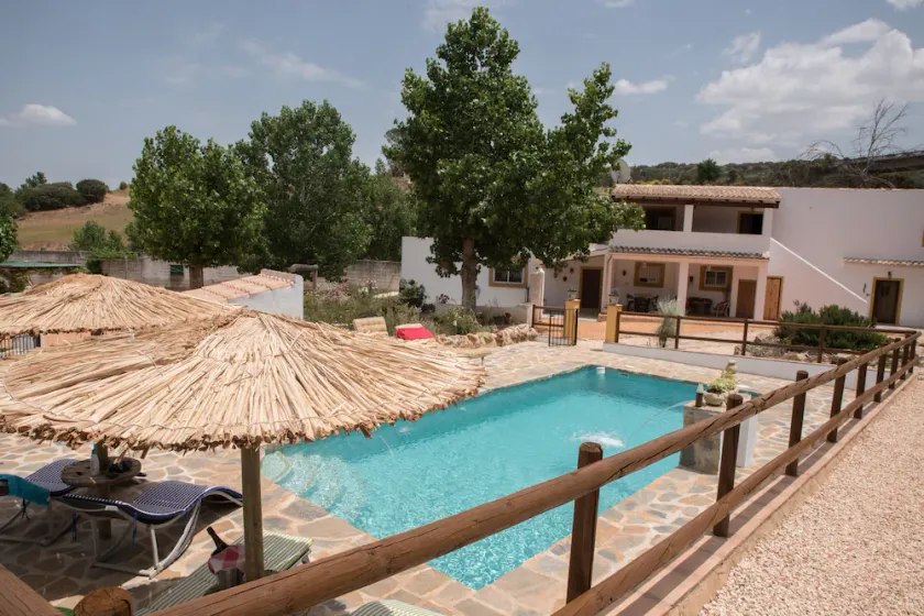 Quinta andaluz tradicional espaçosa com impressionante piscina privada. - Image 1