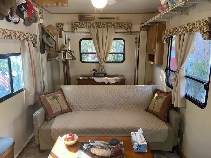 39 foot fifth wheel with on-site free dockage and launching. October Specials! - Image 1