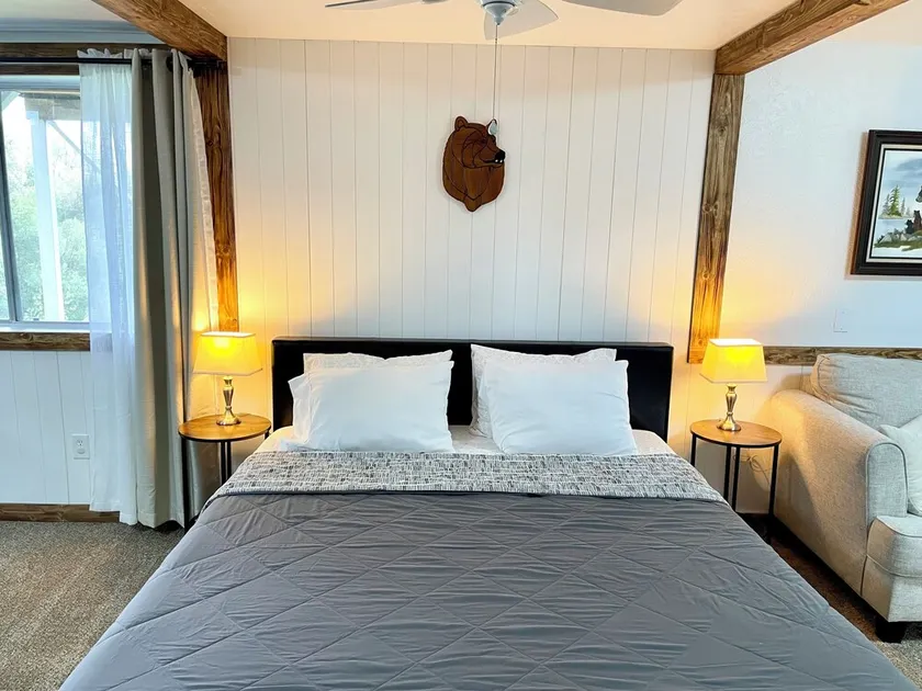 Explorer Suite - Sierra Mountain Lodge Vacation Rentals - Ahwahnee CA - Image 1