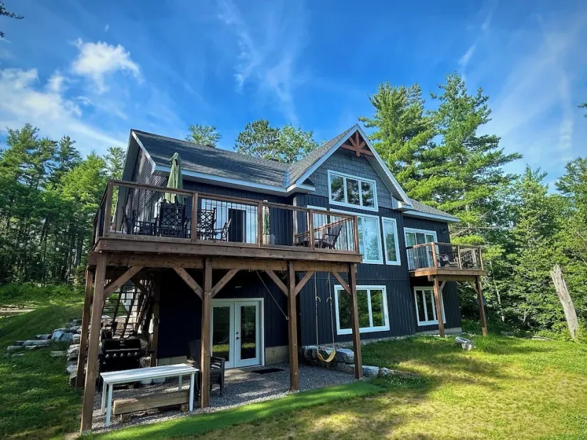 Driftwood Hideaway: So Private, Serene & Spacious Lakefront….So much to do! - Image 1
