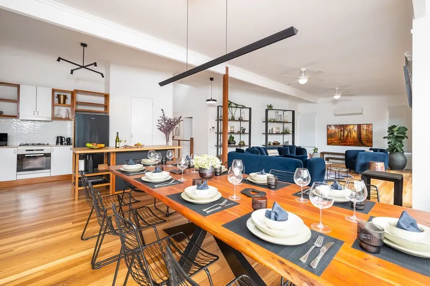 Uralla House - Urban Bush Retreat, centrally located with 2 Master Bedrooms - Image 1