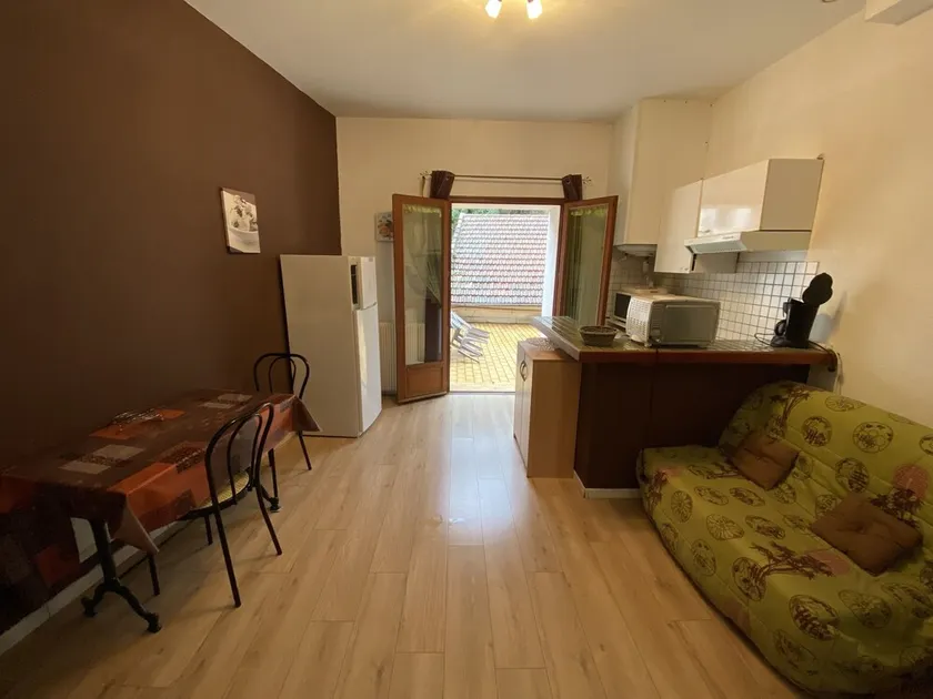 Appartement F2 1ier étage  , grande terrasse Calme , Familial à 200m des thermes - Image 1